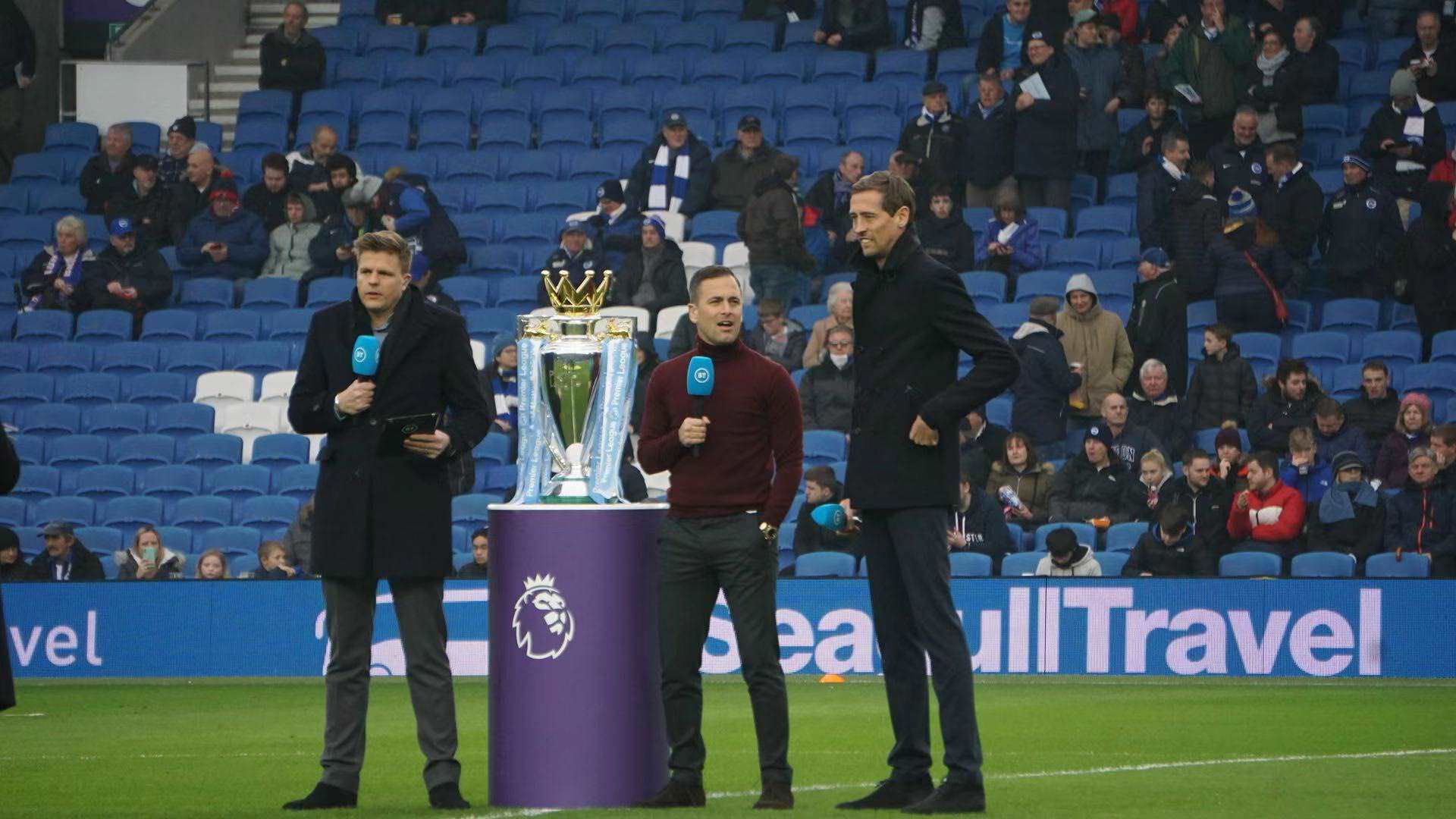 后与对手握 后与对手握